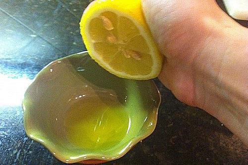 iscijedite sok pola limuna