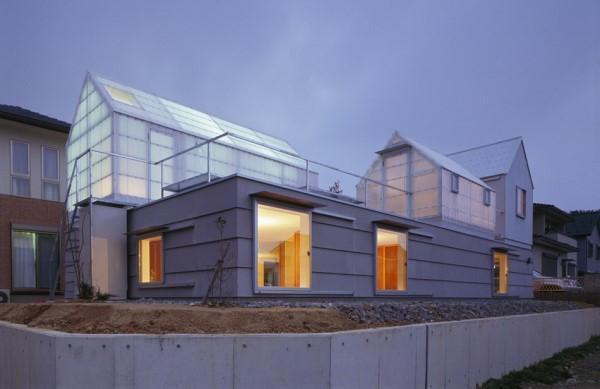 Huis ontworpen met een kas op het dak