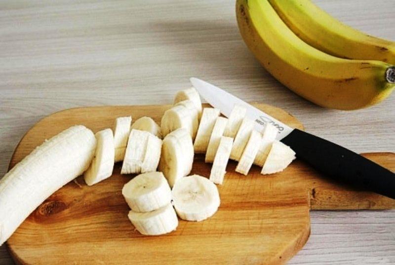 bananen in plakjes snijden
