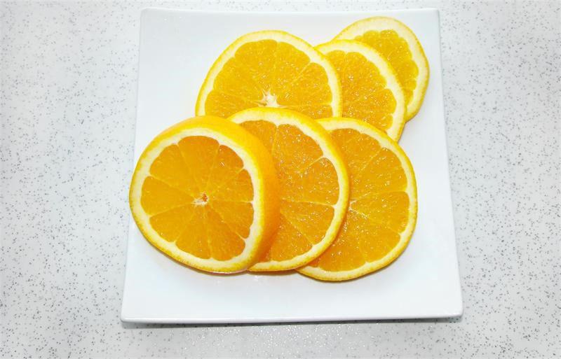 voeg gehakte sinaasappel toe