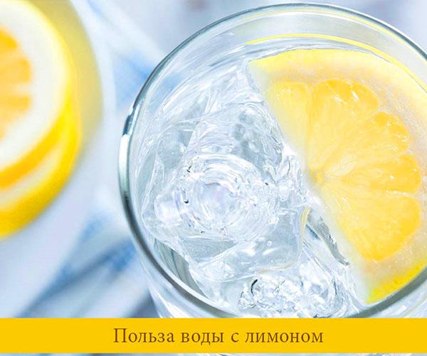Een glas warm water met citroen helpt je immuunsysteem te versterken