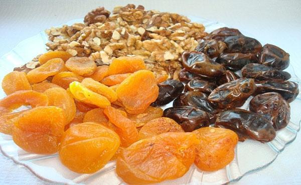 gedroogde abrikozen en noten