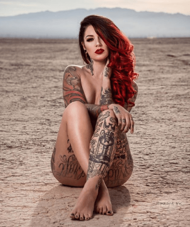 Cervena Fox az Egyesült Királyságból származó tetoválóművész, pyro előadóművész és tetoválómodell. 2017 júliusában az INKED magazin címlapján szerepelt.