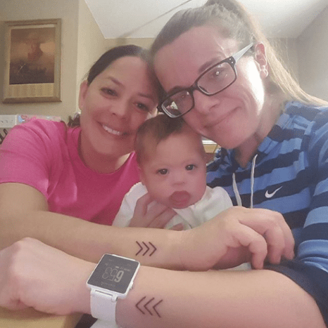 Foto @addisonremy Hennes historie og blekk har oppmuntret andre mødre med barn som har Downs syndrom til å få denne tatoveringen - og de har delt kunsten sin på sosiale medier med hashtaggen #theluckyfewtattoo.