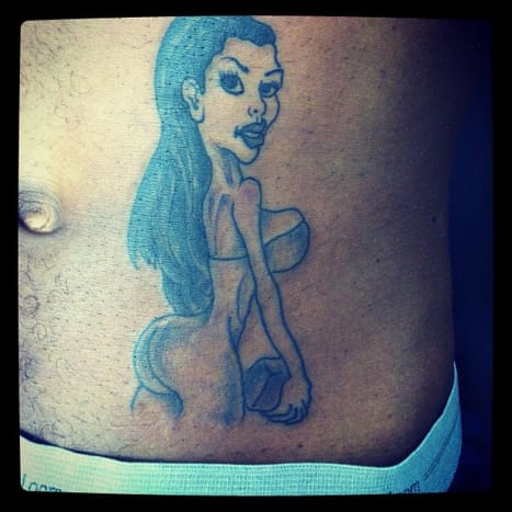 Kim Kardashian szuper rajongó tetoválása