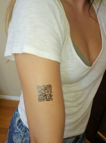 A sztriptíztáncosok elfogadhatják a Bitcoin tippeket a QR ideiglenes tetoválások segítségével, amelyek egy kódot biztosítanak, amely közvetlenül a bankszámlájukhoz kapcsolódik.
