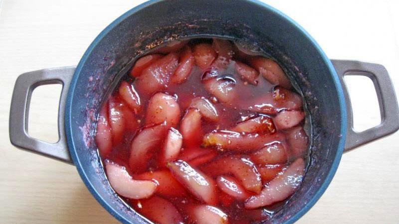 kook bosbessen en peren op siroop